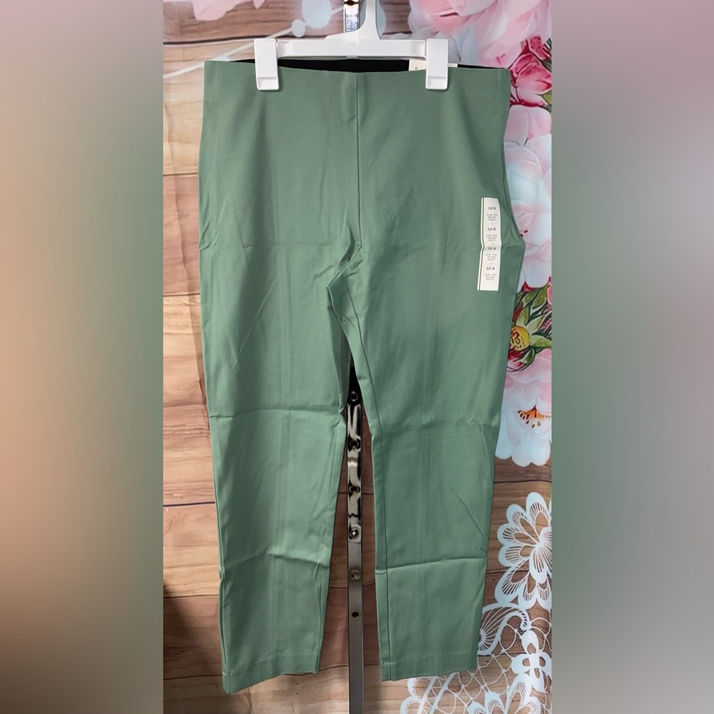 A new day green ankle pants..NWT